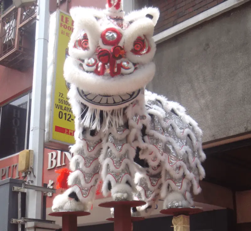 獅子搖頭含撚
