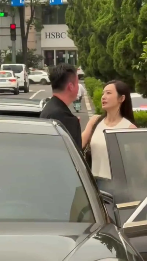 女子當街掌摑男子