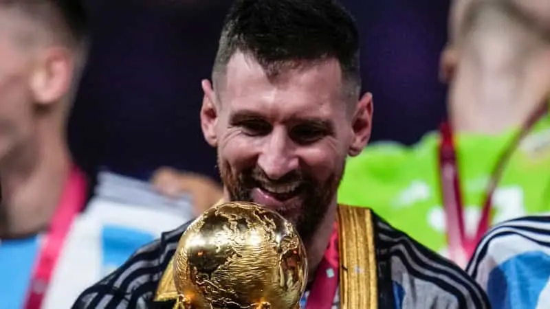 利安奴·美斯( Lionel Messi )的奮鬥史:從羅薩里奧小男孩到足球傳奇