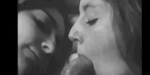 2女1男雙吹口交玩法